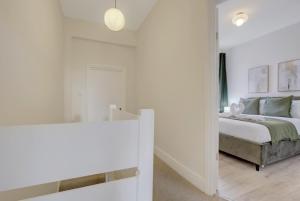 Stylish 3 Bed Town House in Newham, Manor Park