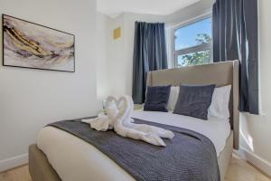 Stylish 3 Bed Town House in Newham, Manor Park