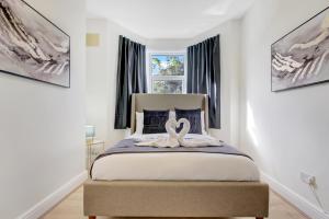 Stylish 3 Bed Town House in Newham, Manor Park