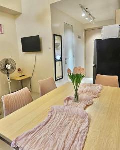 Petite Maison Rose Suite with Balcony at The Grass Residences