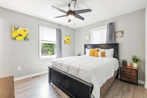 Lusby 5BD Family Home with Private Beach Access