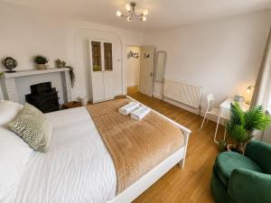 Spacious 3-Bed Home in Wraysbury with Garden near Heathrow