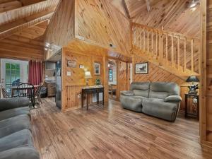 Smokies Cabin Sleeps 6 Hot Tub Fireplace Deck