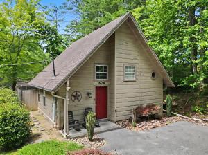Smokies Cabin Sleeps 6 Hot Tub Fireplace Deck