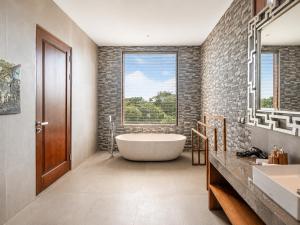 Luxury 5-Bedroom Canggu Beach Villa Scenic View