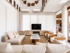 Luxury 5-Bedroom Canggu Beach Villa Scenic View