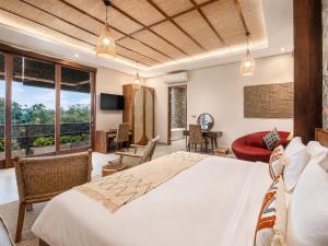 Luxury 5-Bedroom Canggu Beach Villa Scenic View