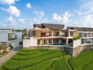 Luxury 5-Bedroom Canggu Beach Villa Scenic View