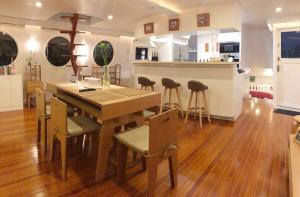 Cipango - Hong Kong Houseboat