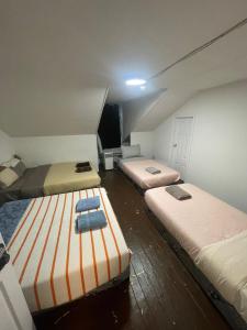Family and Friends Unit, Private WR, Air condition, Wifi- Near Eaton Centre, Dundas Square and University