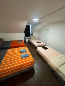Family and Friends Unit, Private WR, Air condition, Wifi- Near Eaton Centre, Dundas Square and University