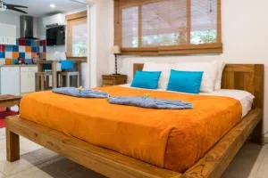 Cas Elizabeth - Palm-Eagle Beach