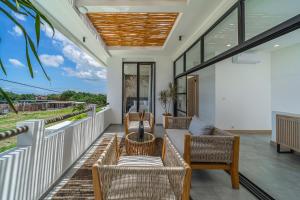Villa Hubert - Sophisticated 2BR with Pool and Prime location