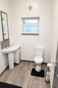 Modern Stylish Double Room with TV & Fast Wi-Fi