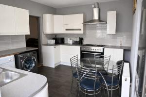 Modern Stylish Double Room with TV & Fast Wi-Fi