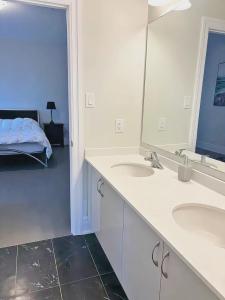 New Connected Rooms with Shared Bathroom