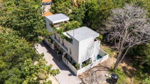 Villa Kairos 2BR Villa w Pool & Rooftop, min from waves