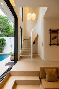Villa Kairos 2BR Villa w Pool & Rooftop, min from waves