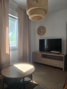 VIN&CO Boutique House, fenced yard with parking space, pet friendly
