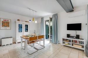 Flower House - Happy Rentals