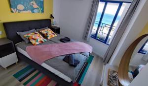 Lovely flat with a stunning ocean view terrace