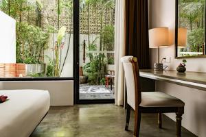 Lynnaya Urban River Resort