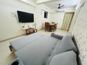 2bhk beside Hiranandini-Star homes powai
