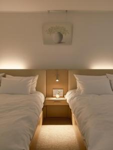 1st floor, 3 bedrooms, 5-min walk to Mangwon Market, 10-min walk to Subway, 5-min walk to Han River, 10-min walk to Hongdae, Family and friends accommodation,NEW