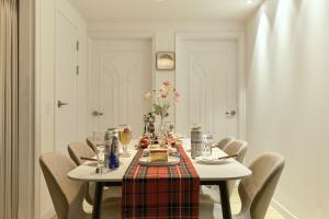 1st floor, 3 bedrooms, 5-min walk to Mangwon Market, 10-min walk to Subway, 5-min walk to Han River, 10-min walk to Hongdae, Family and friends accommodation,NEW
