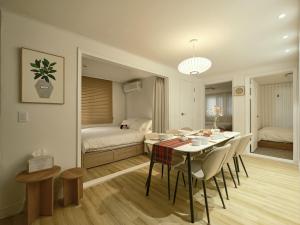 1st floor, 3 bedrooms, 5-min walk to Mangwon Market, 10-min walk to Subway, 5-min walk to Han River, 10-min walk to Hongdae, Family and friends accommodation,NEW