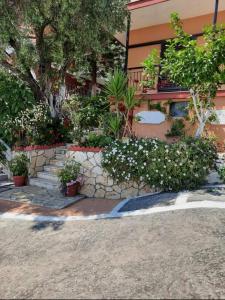 Vasiliki garden view apartment