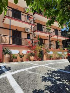 Vasiliki garden view apartment