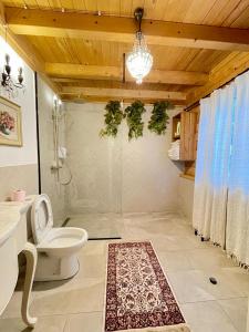 Tre Bujtinat, Chalet