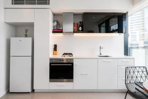 Live Luxe Level 24 CBD Modern Above Sheraton | 1BR