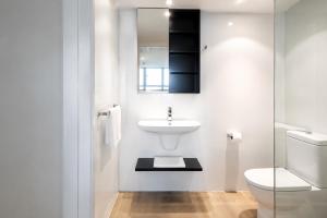 Live Luxe Level 24 CBD Modern Above Sheraton | 1BR