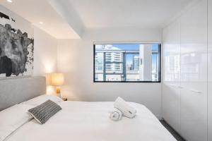 Live Luxe Level 24 CBD Modern Above Sheraton | 1BR