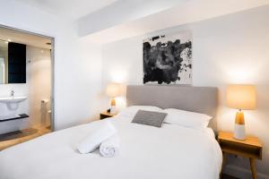 Live Luxe Level 24 CBD Modern Above Sheraton | 1BR