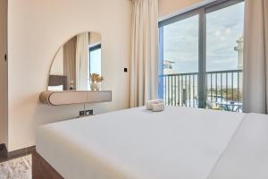 STAY BY LATINEM Luxury 2BR Holiday Home Crest B0207 Near Downtown