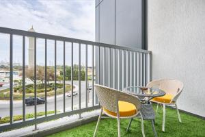 STAY BY LATINEM Luxury 2BR Holiday Home Crest B0207 Near Downtown