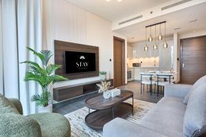 STAY BY LATINEM Luxury 2BR Holiday Home Crest B0207 Near Downtown