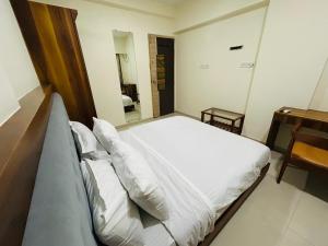 2bhk Near Powai Hiranandini-Star homes