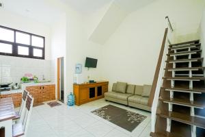Urbanview Hotel Maulana Hills Syariah