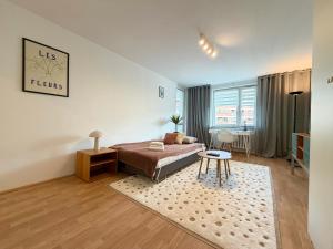 Jedności Narodowej Charming Apartment by BookingHost