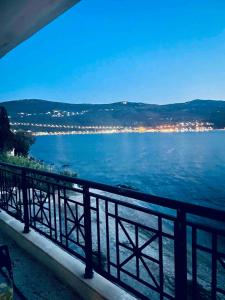 Seafront Central Luxury Apartment