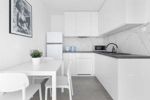 Przestronne Apartamenty Rodzinne z Miejscem do Pracy Zdalnej by Noclegi Renters