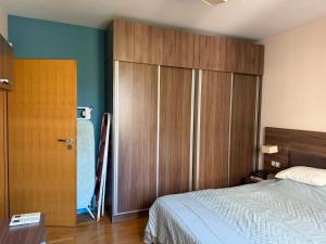Spacious modern city centre apartment