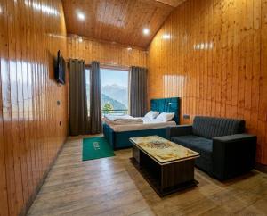 Devdaar Hills near Cloud End #couple preferred #Group preferred #Peaceful Stay #Parties