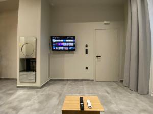 Tipsy Apt 12