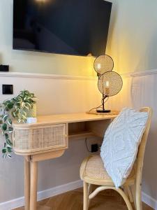 Upscale Apartments - AC in rooms, ensuite bathrooms, lift - 8 mins to Main Square