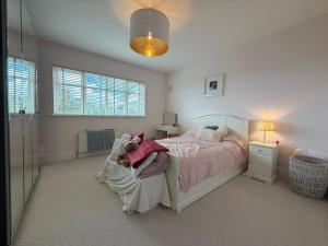 Luxury 4BDR Retreat With Garden and Workspace